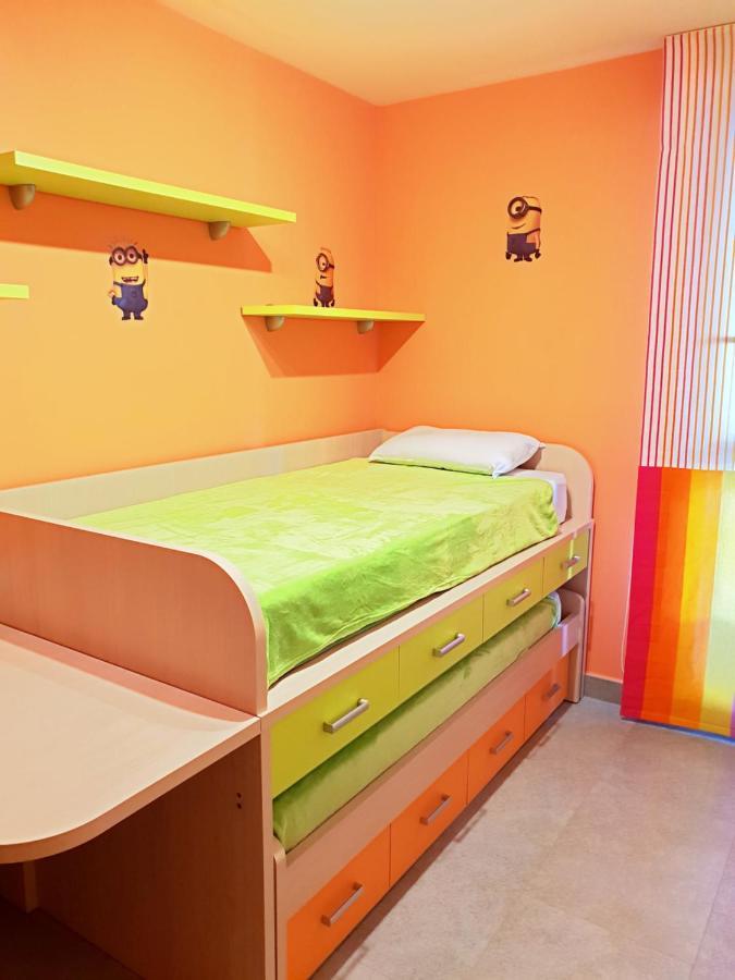 Apart Del Sol Apartment กัมบริลส์ ภายนอก รูปภาพ