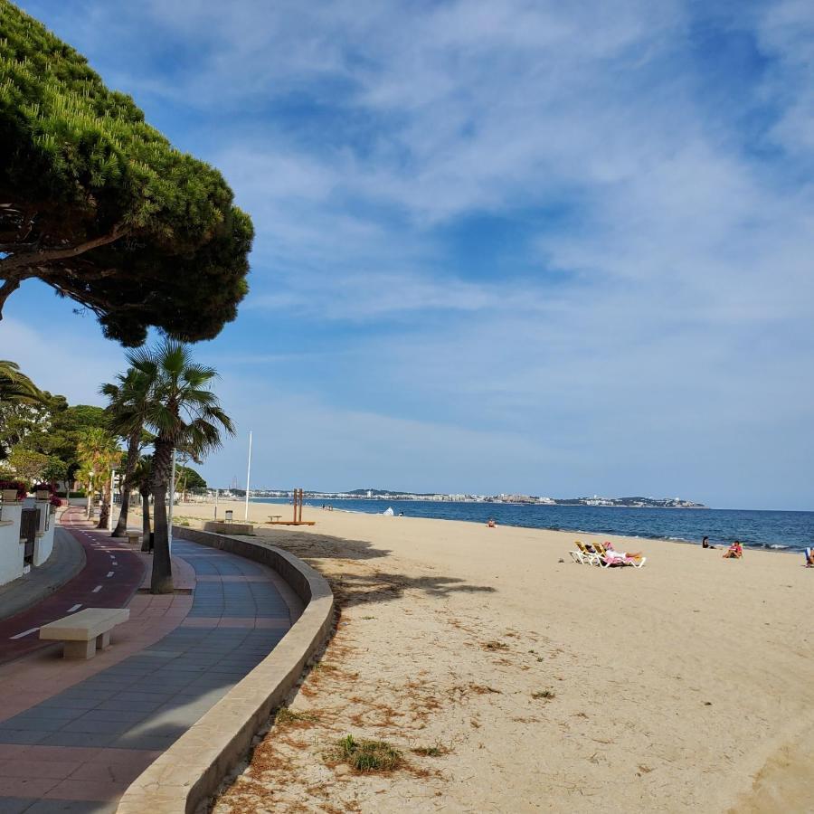 Apart Del Sol Apartment กัมบริลส์ ภายนอก รูปภาพ